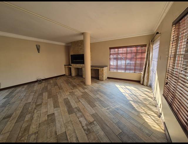 4 BEDROOM HOUSE FOR SALE IN VANDERBIJLPARK SW 5